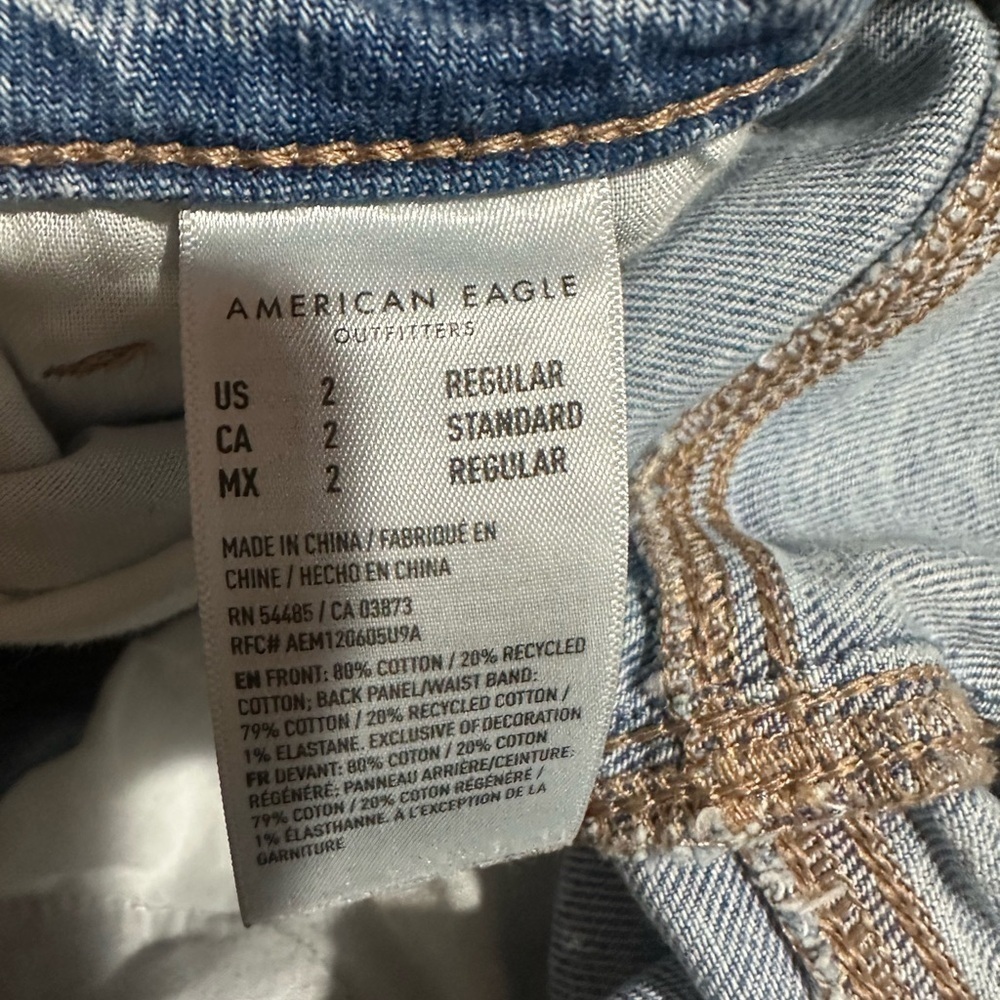 American Eagle Outfitters Light Blue Distressed Mom Jeans - Picture 5 of 6
